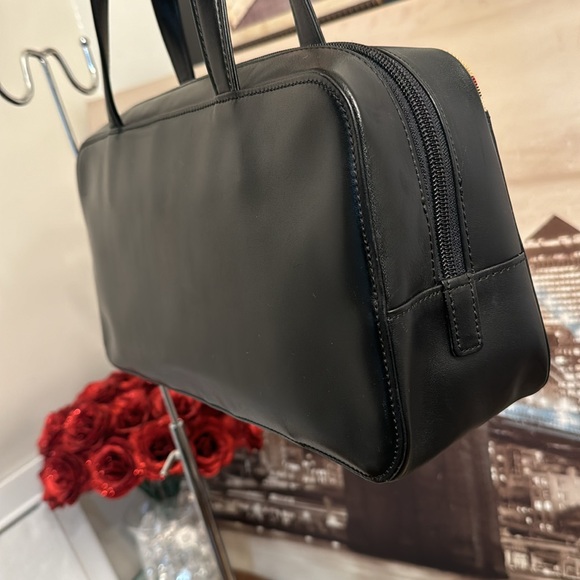 Burberry tote 👜 hand bag A Black Leather and Burberry canvas a beautiful piece. - Picture 5 of 15